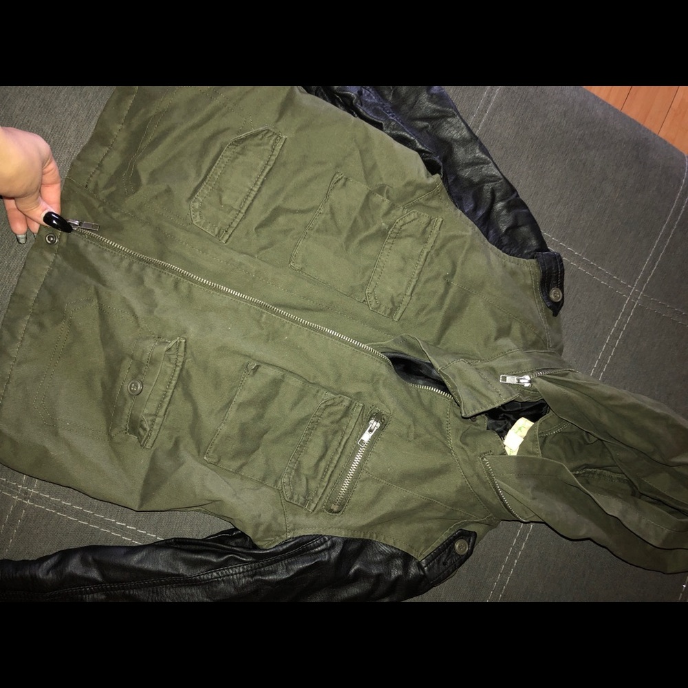 Camo leather sleeve jacket